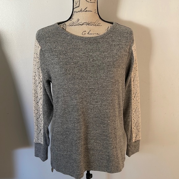 FLORA NIKROOZ Women's Gray Lace Detail Long Sleeve Lounge Sweater Size Medium - Picture 3 of 7